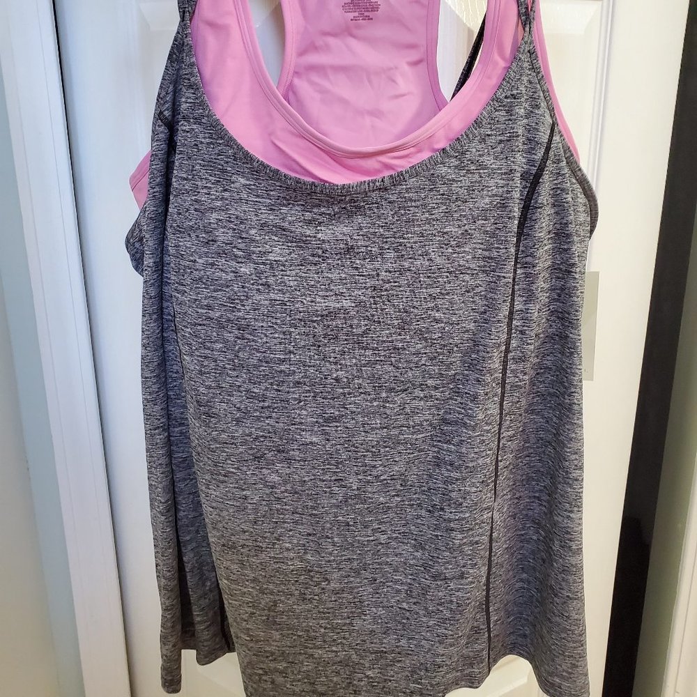 Livi Active Tank top and sports bra in 1
